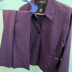 Women’s Pant Suit